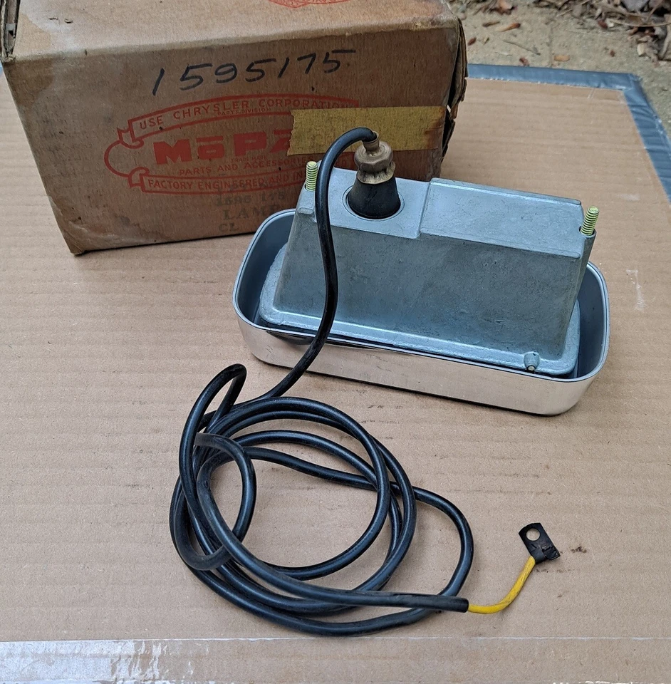 1955 Plymouth Belvedere Savoy Plaza NOS MoPar direita ou esquerda LÂMPADA DE ESTACIONAMENTO ASSY - Imagem 3 de 3