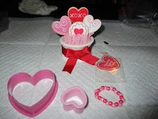 AMERICAN GIRL DOLL Friends Are Sweet Set SOME ACCESSORIES