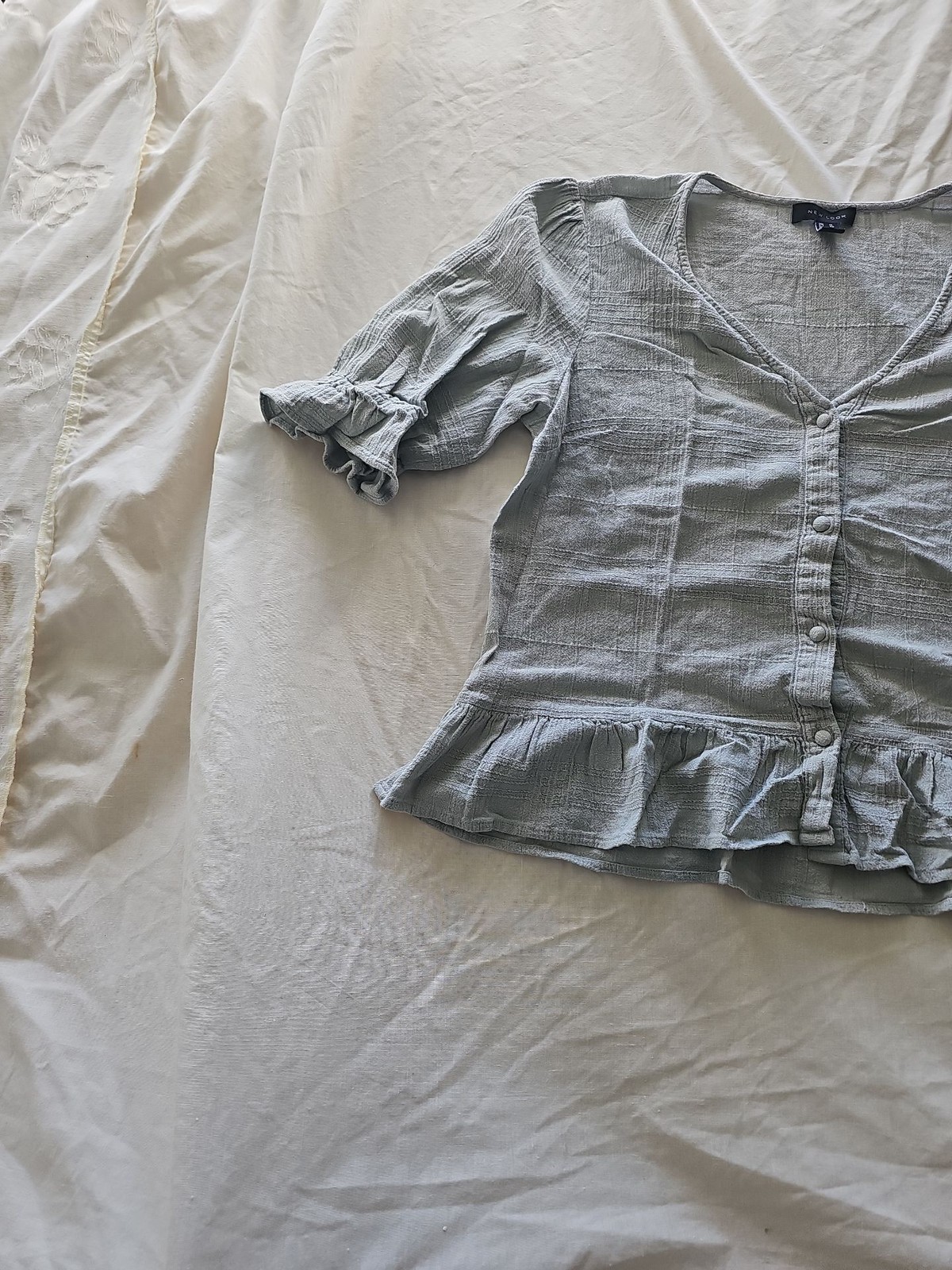 New Look Sage Green Crinkle Peplum Blouse  D490 image 3