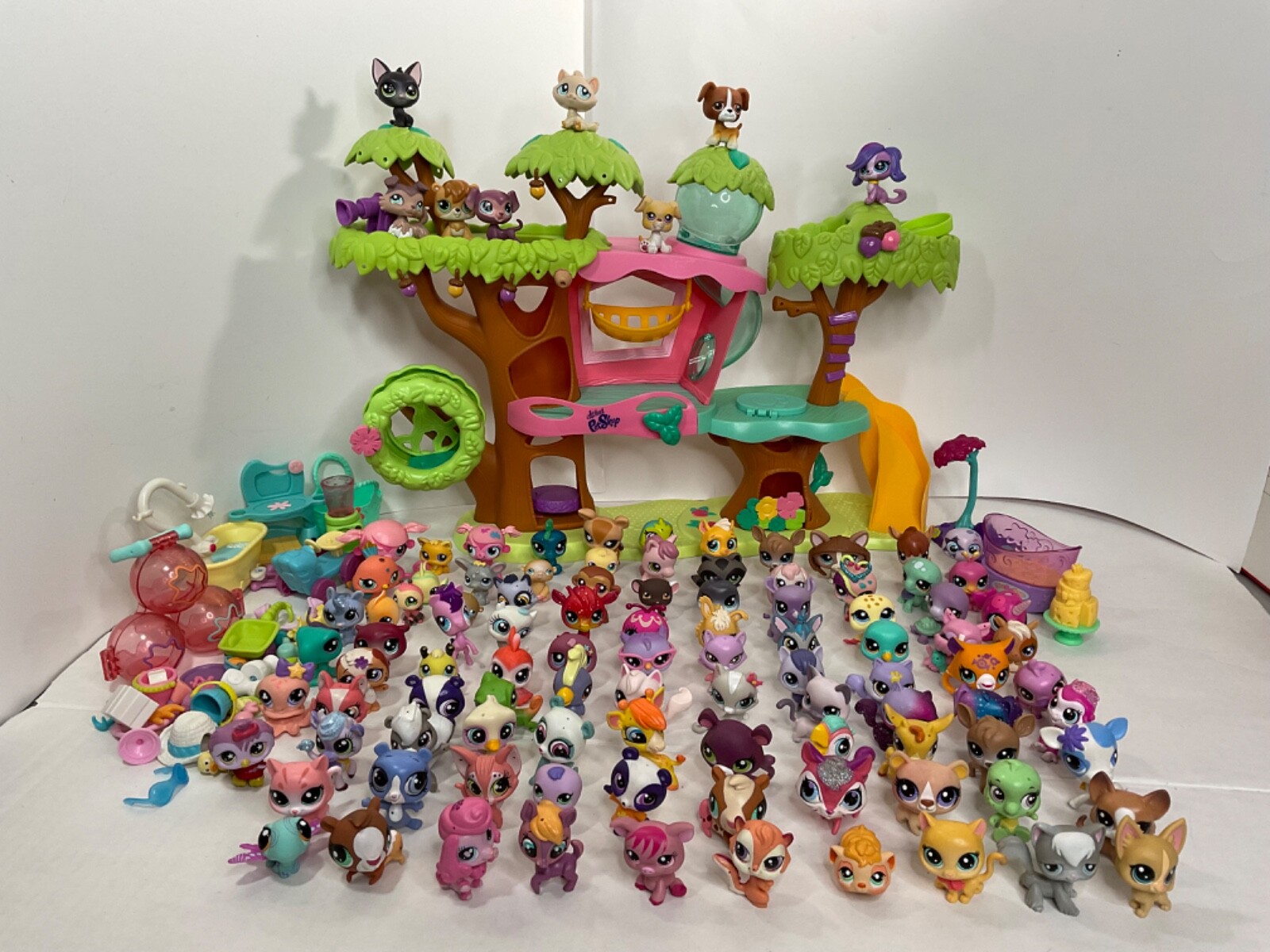 Littlest Pet Shop Treehouse Magic Motion Playset & Lot of 105 Pets