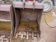 750mm Excavator Digging Bucket suit 5-8 Tonne 45mm x 180mm x 290mm £150 +vat