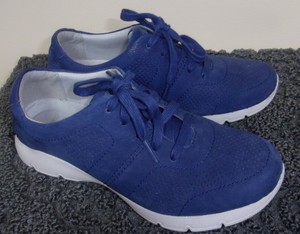 walking sneaker dansko sneakers