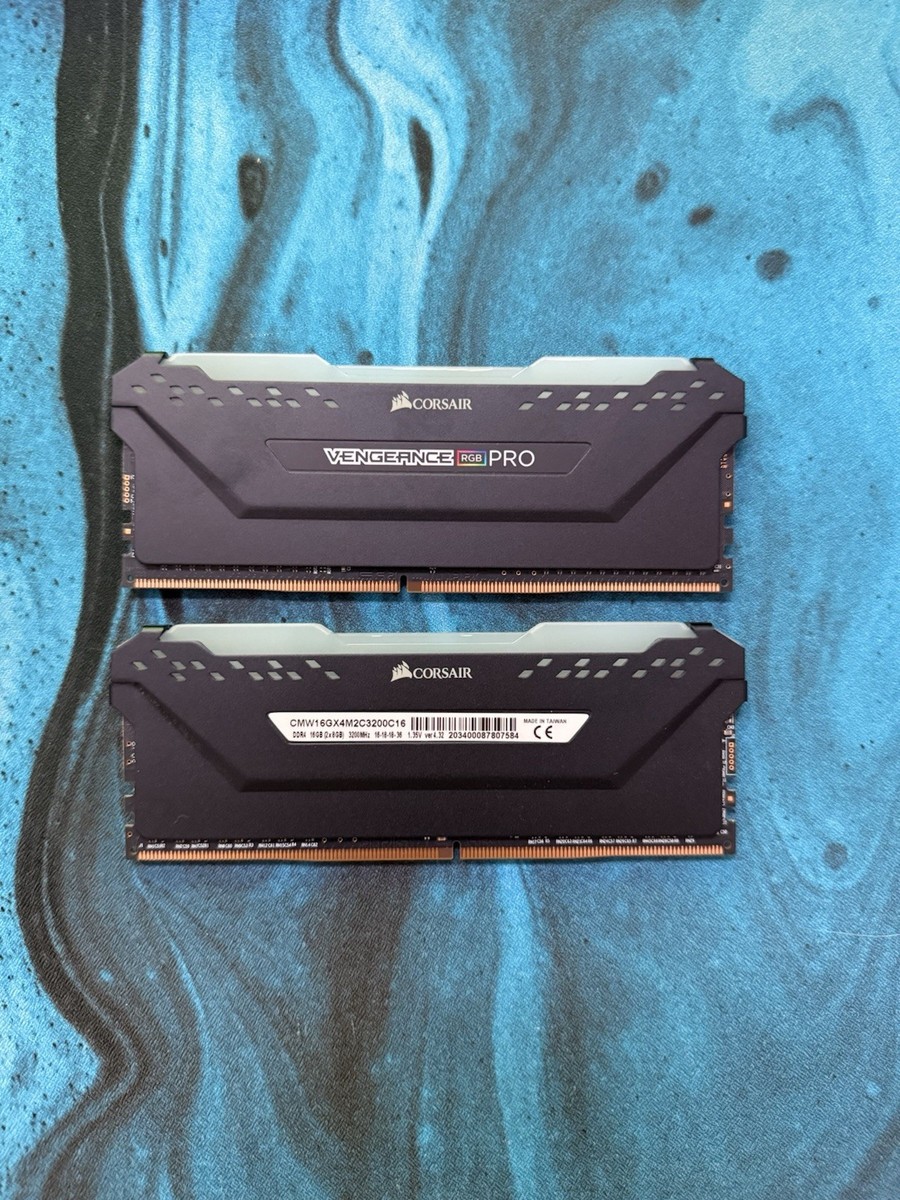Corsair Vengeance RGB Pro 16GB 2 x 8GB DDR4-3200 PC4-25600 CL16