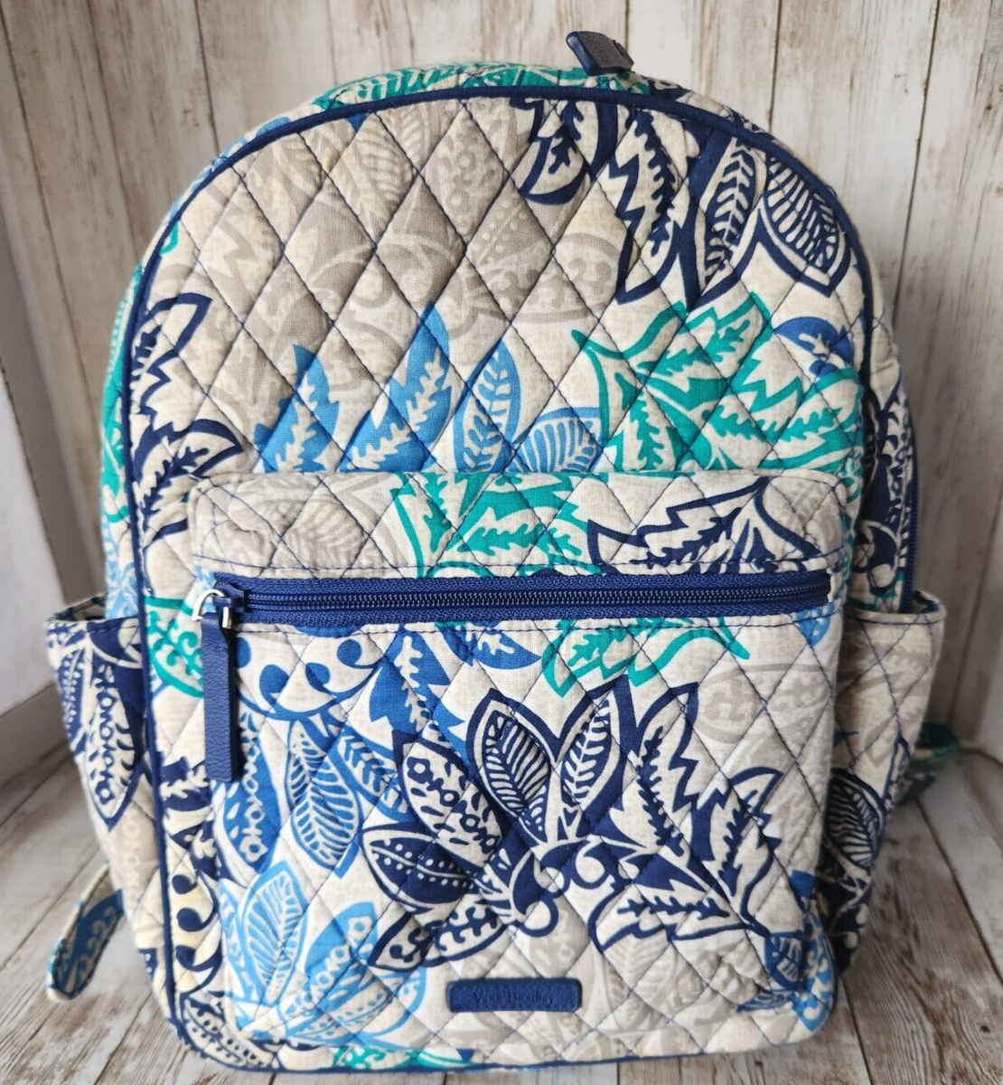 Vera Bradley  display picture 2