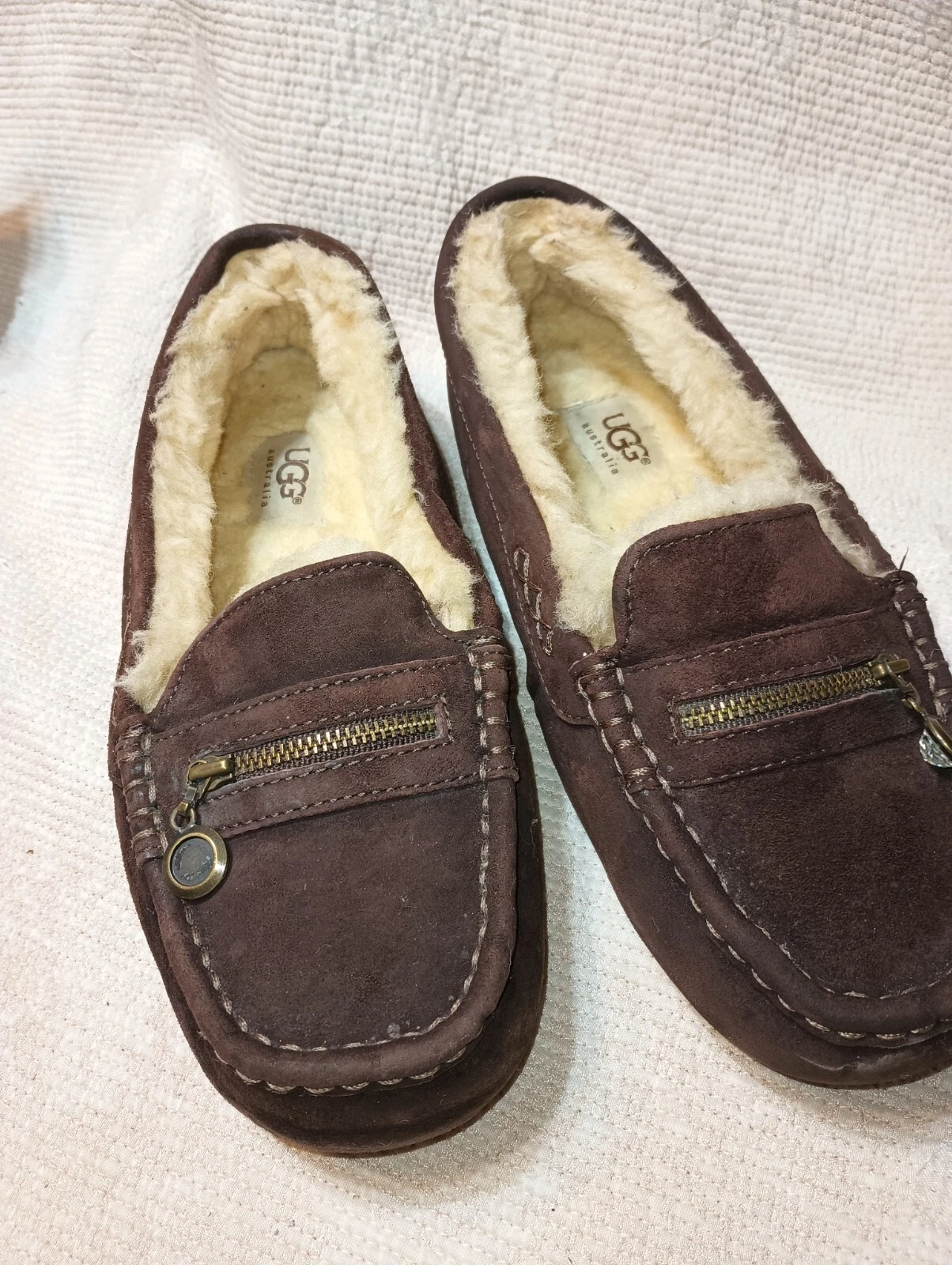 UGG mocassini donna Ansley Charm ciabatte scamosciate taglia 7 marrone