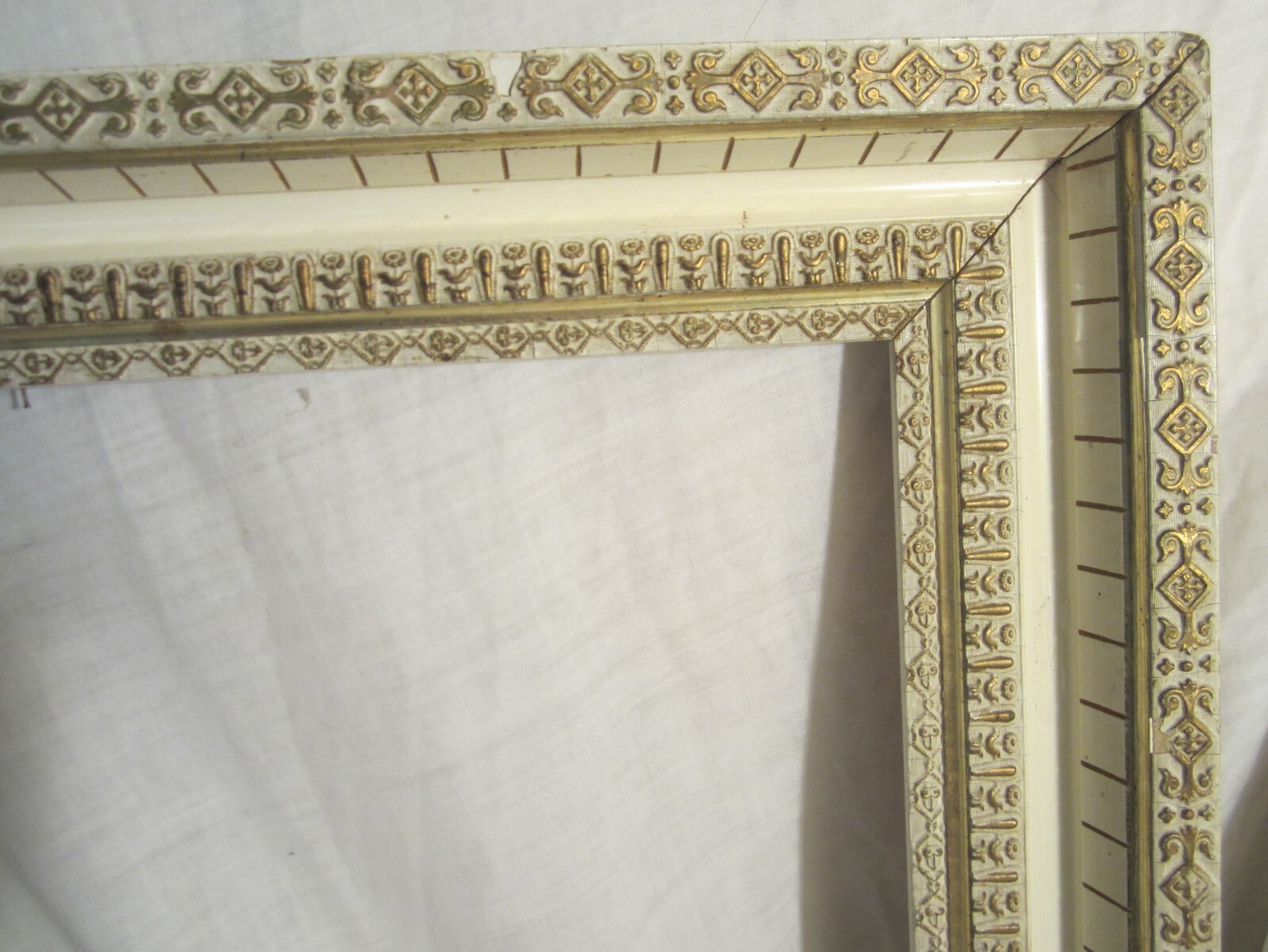 Antique VICTORIAN GILT & GESSO Picture Frame 22" x 26" 16" x 20