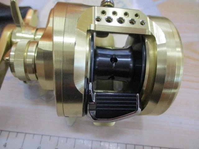 SHIMANO Baitcast Reel 21 CALCUTTA CONQUEST 201HG Left Infinity Drive Exc+++++ - Image 4 of 4