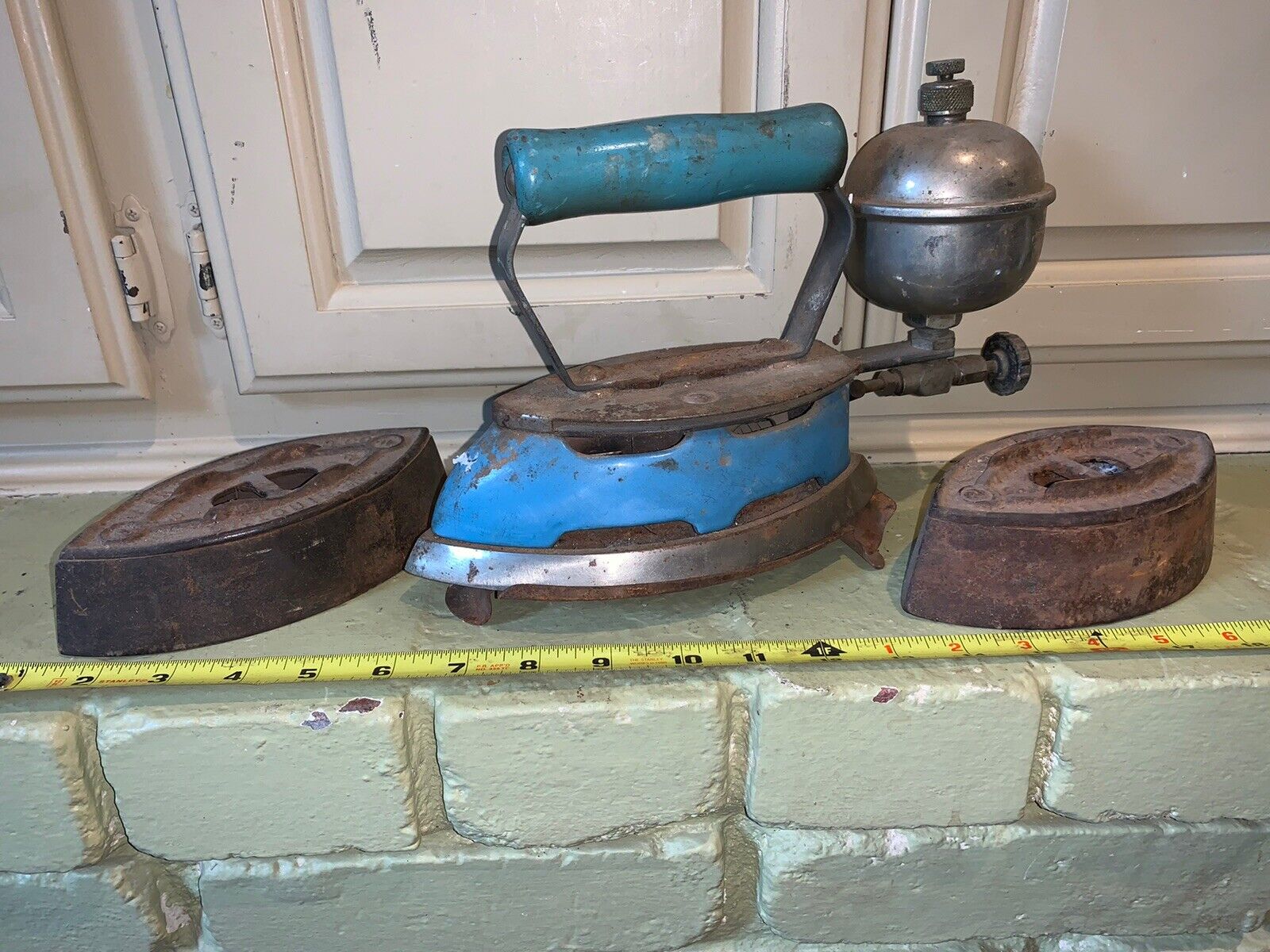 Early Coleman Lamp Stove Blue Enamel Gas Sad Iron Kitchen Tool Instant Lite 4A Bogaty