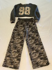 Women  s 2-Piece Outfit Set S Gray Cropped Logo Sweatshirt  Camo Pants