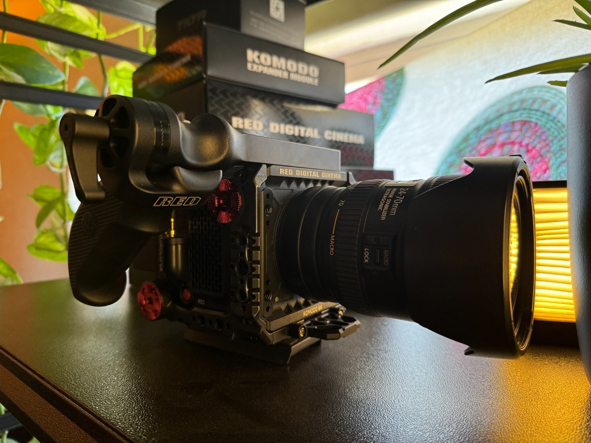 RED KOMODO 6K + Canon 24-70mm + 512GB RED Media + Tilta Cage