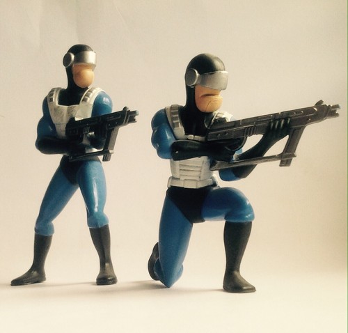 2 x Disney Pixar Incredibles Syndrome Security Guard Action Figure - Picture 4 of 4