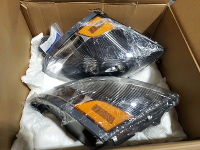 GUO SHI Pair Set Headlights Fits Volvo 2004-2017 VN VNL