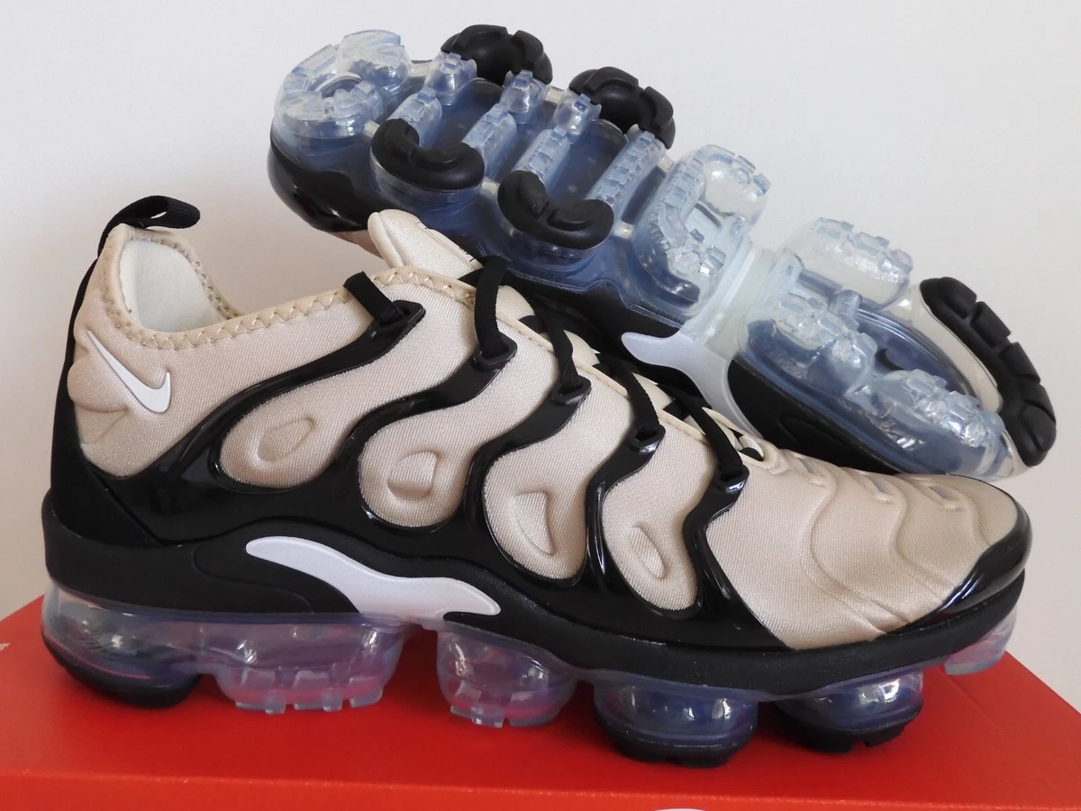 Air vapormax clearance plus black white