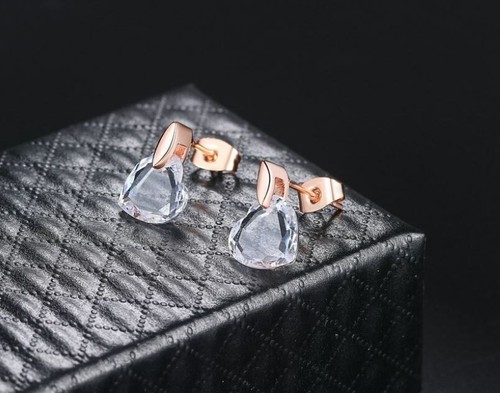 Boucles D'oreilles Puces Cœur Doré Avec Cristal – Bijoux Des Lys, Neuf Avec étiquettes