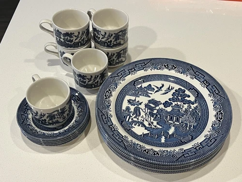 17 Piece Vintage Churchill Blue Willow Dinner Set England RARE Cups Saucers