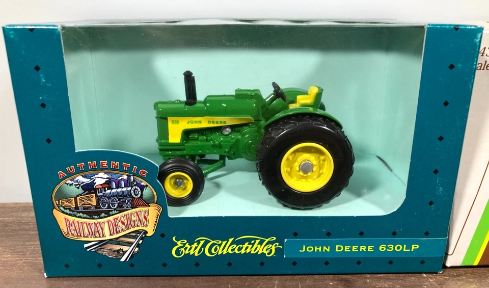 Ertl John Deere 630LP Tractor & Flare Box Wagon Diecast 1/43 Lot Railway Design - Image 2 of 4