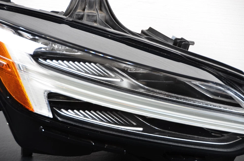 Faro LED adaptable derecho lado del pasajero Volvo S60 V60 2019-2023 OEM Foto 2 de 4