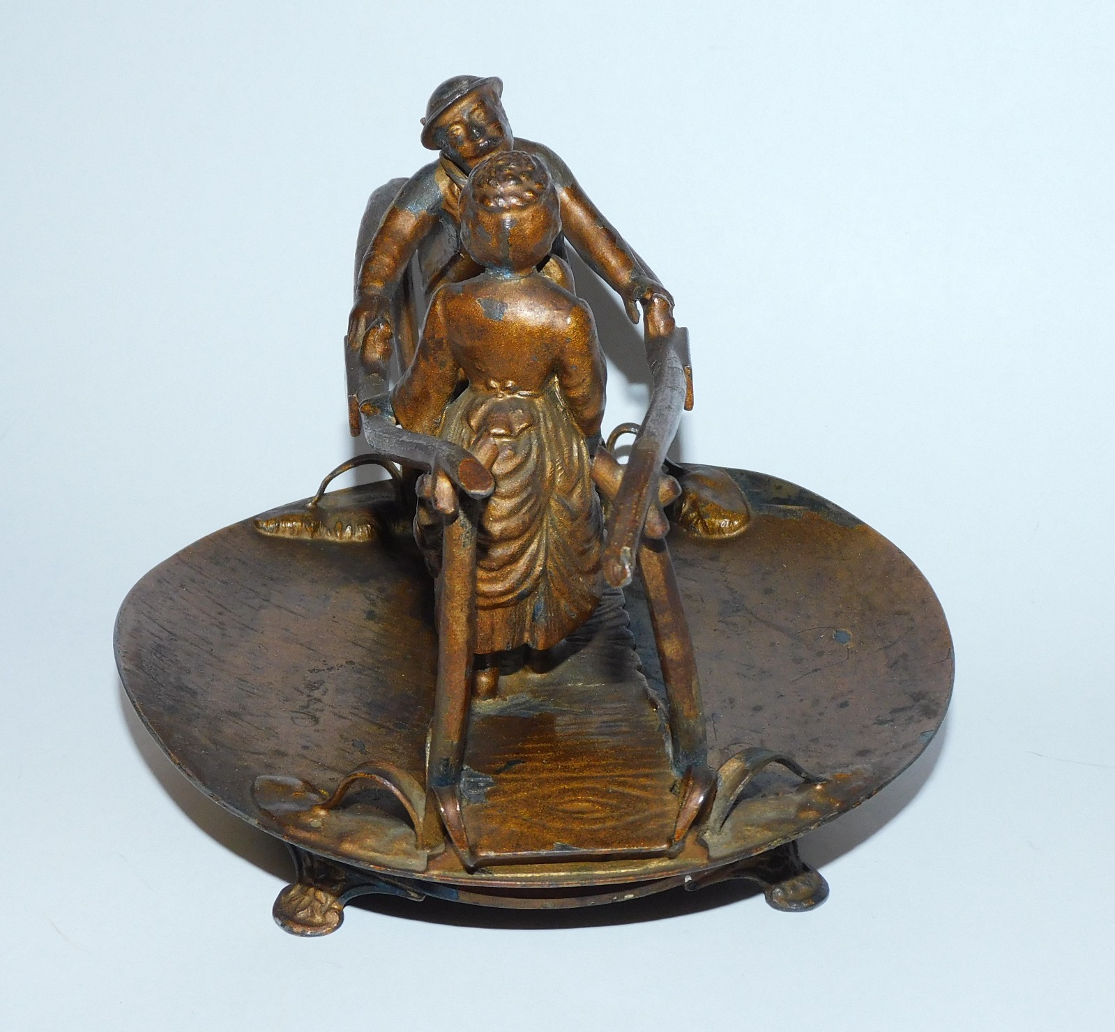 MAN & WOMAN ON BRIDGE MIDDLETOWN PLATE CO. QUADRUPLE PLATE 225 HARD WHITE METAL