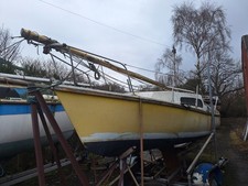 17 Foot Sail Boat with trailer. Restoration Project. Hull In Good Condition.
