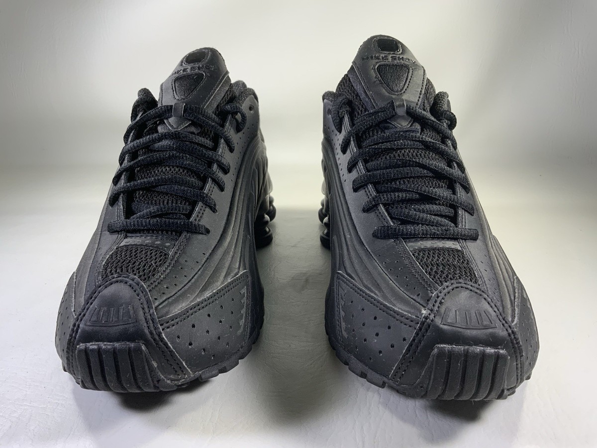 Nike Shox R4 2018 Triple Black Rare Sneakers Mens Size 10 BV1111