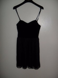 h and m black velvet dress