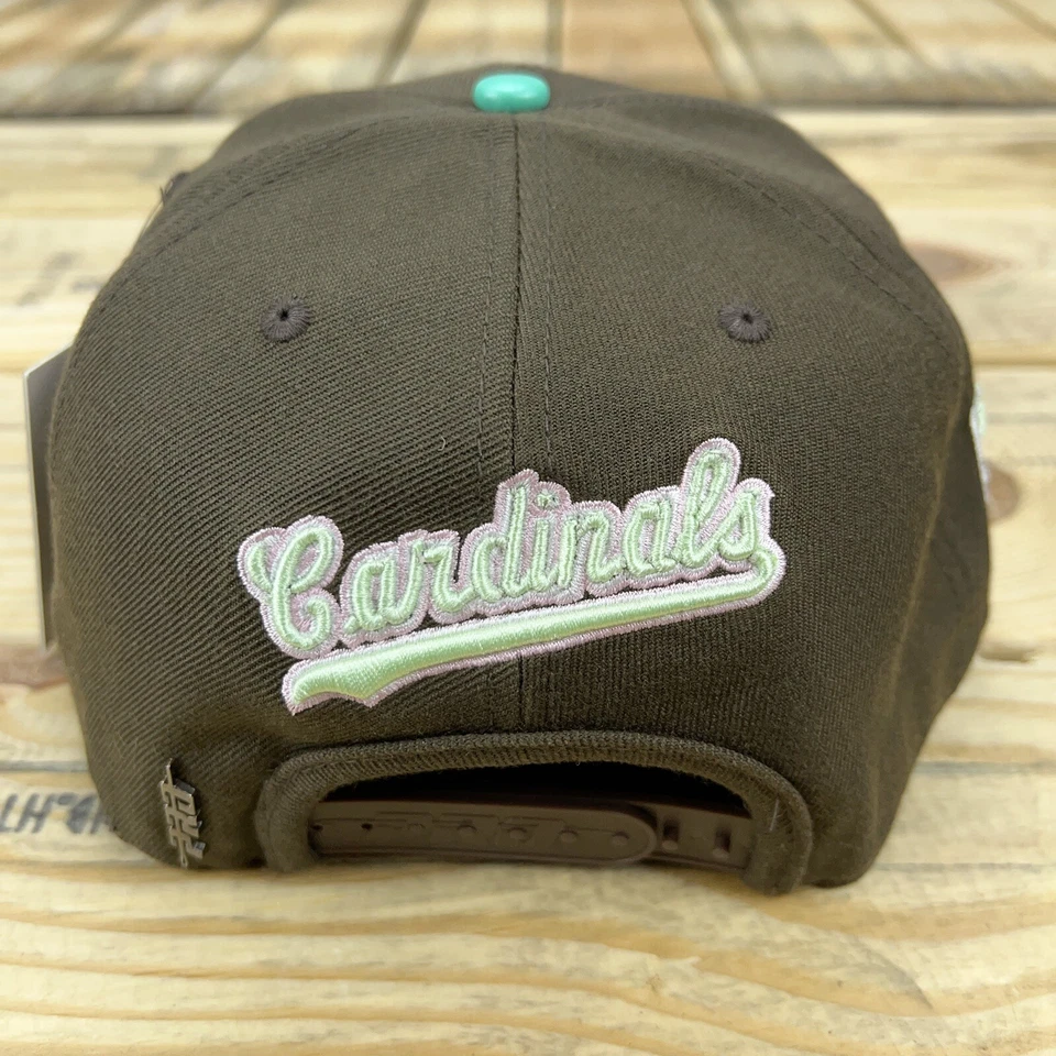 Gorra Pro Standard St Louis Cardinals 06 WS Snapback Rosa/Como Nueva Foto 3 de 4