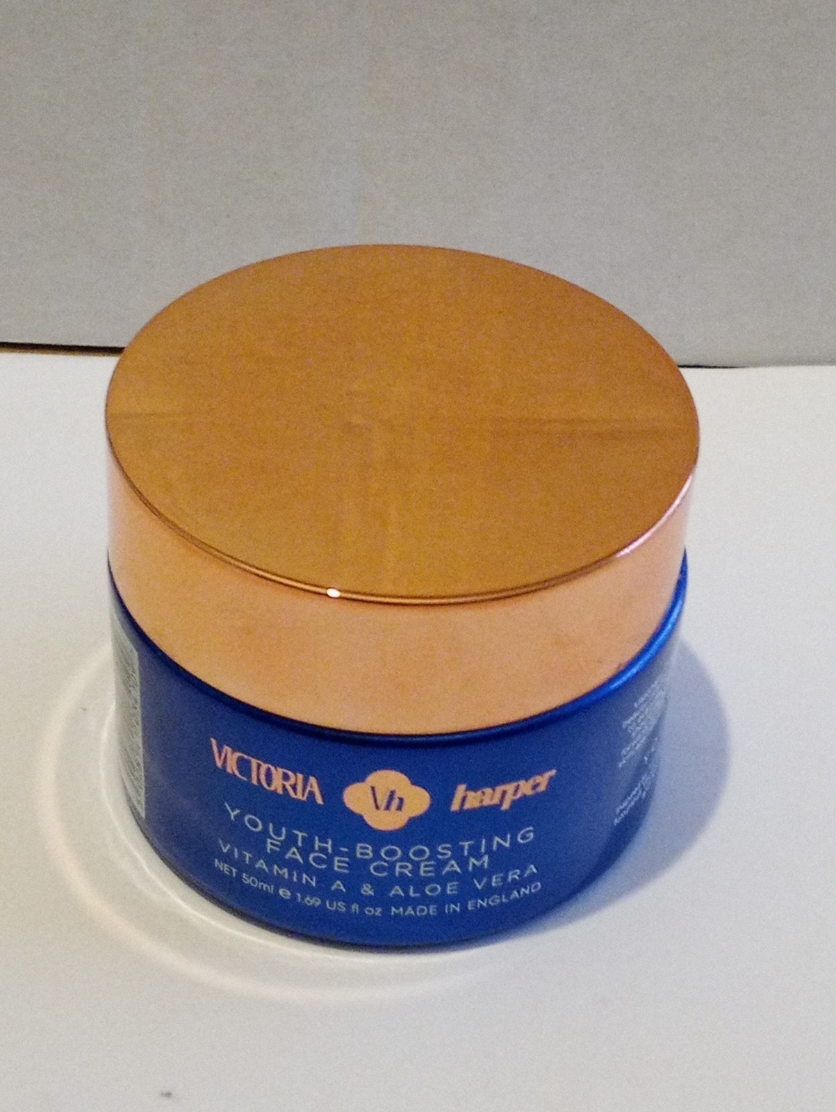 Victoria Harper  Youth Boosting Face Cream With Vitamin A & Aloe Vera