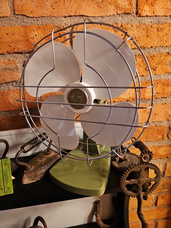 Vintage Dominion 12" Green Oscillating Desk/Shop Fan - Model 2015A - Works Good 