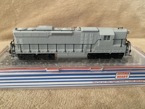 ATLAS N SCALE 54400 UNDECORATED BURLINGTON CB&Q STYLE SD-24 LOCOMOTIVE DCC READY - Picture 3 of 12