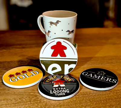 4x Brettspiel Bierdeckel - Keramik Parodie Meeple Motto Bierdeckel 3er Pack