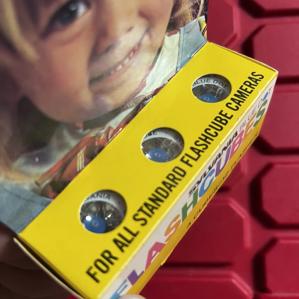 Cubos de flash para cámara Sylvania Blue Dot paquete de 3 12 flashes NUEVO de colección años 70 sin probar Foto 3 de 3