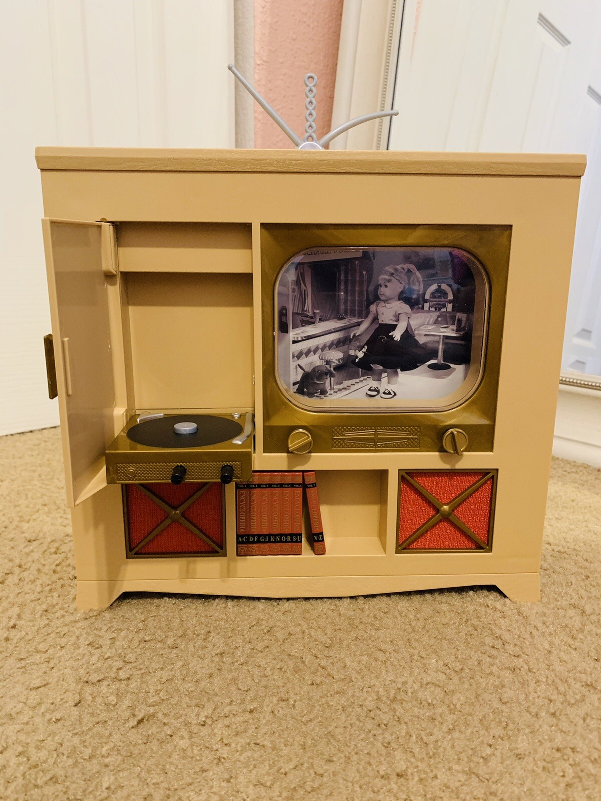 maryellen tv console