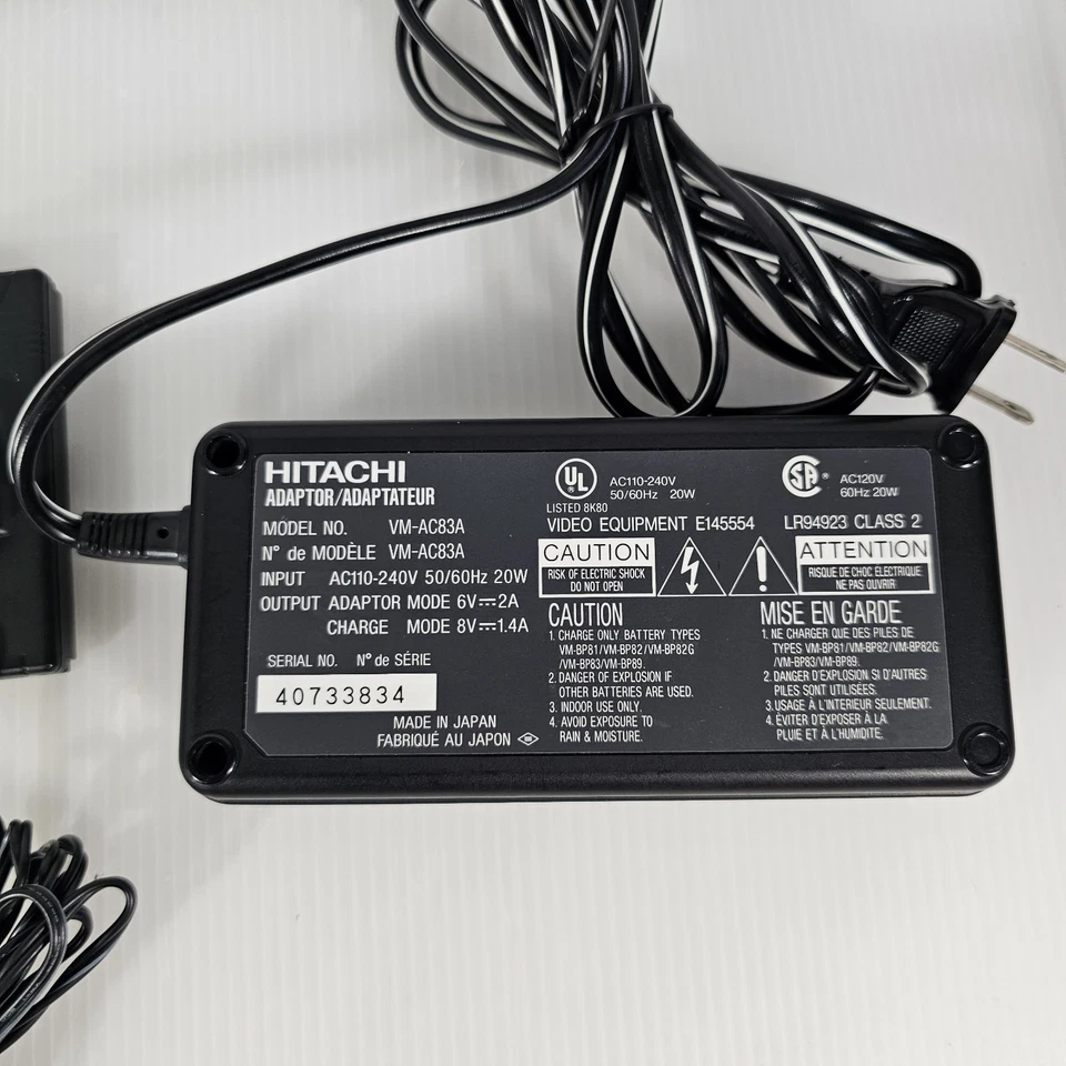 Cámara de video Hitachi VM-E54A, ADAPTADOR DE CORRIENTE Y CARGADOR DE BATERÍA SOLAMENTE Foto 3 de 4