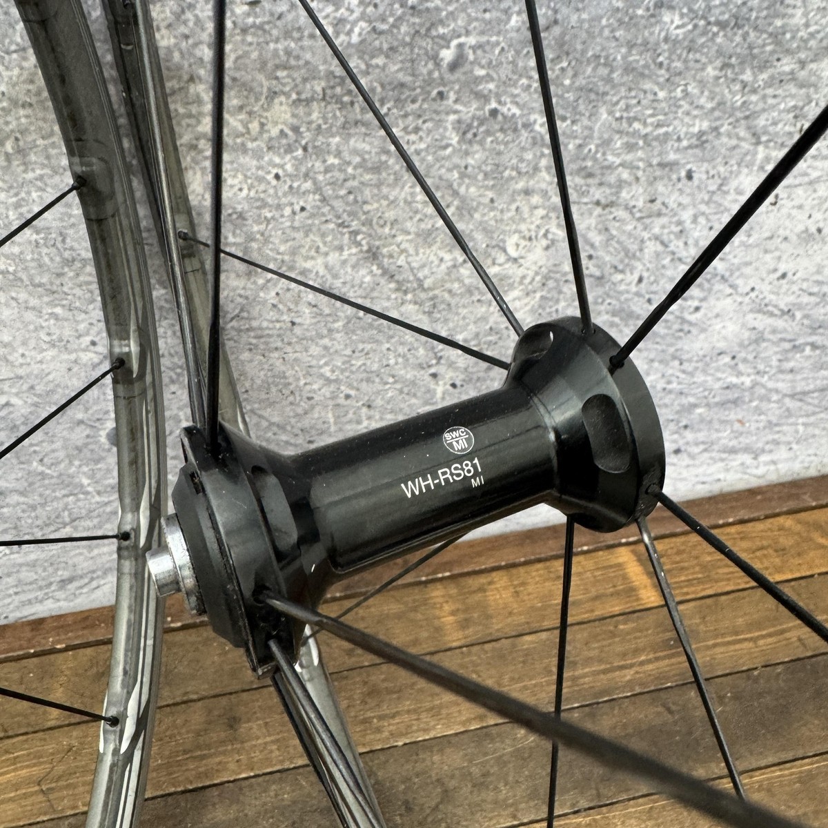 Shimano WH-RS81 700c Road Bike Wheelset 20/16H Carbon Alloy Rim