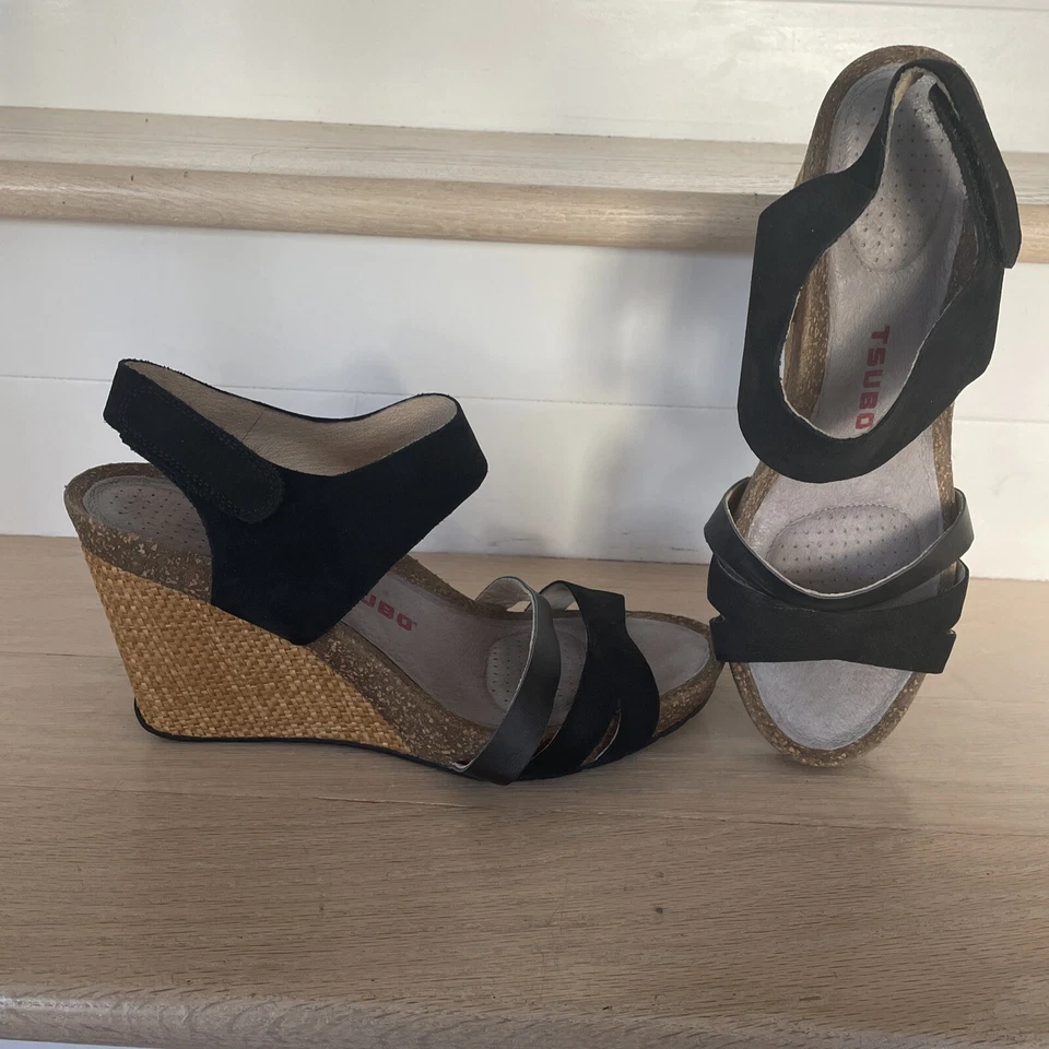 Zapatos Sandalias Tsubo Talla 8.5/39.5 EUNilanti Negro Gamuza Cuña Ajustable Espalda NUEVO Foto 3 de 4