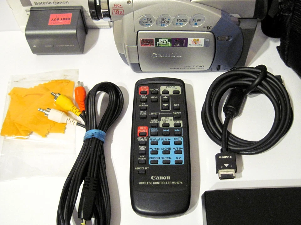 Canon ZR40 Mini DV Video 18X Zoom Camcorder Remote Charger Manual Bundle WORKING - Image 3 of 4