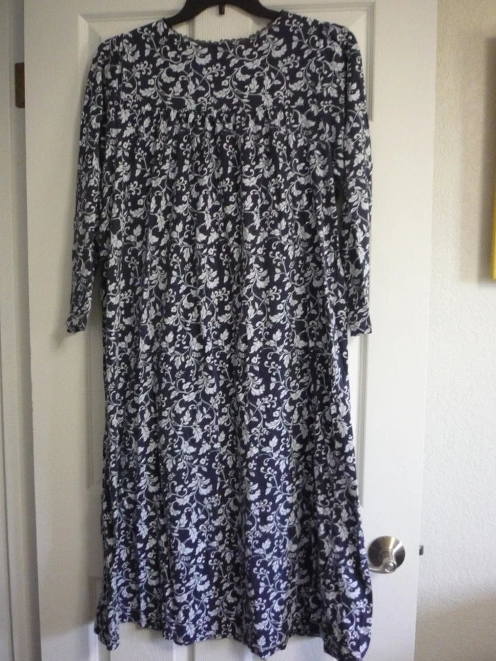 Женская ночная рубашка с длинным рукавом Croft & Barrow размер 1X синий с цветочным рисунком - Изображение 2 из 4