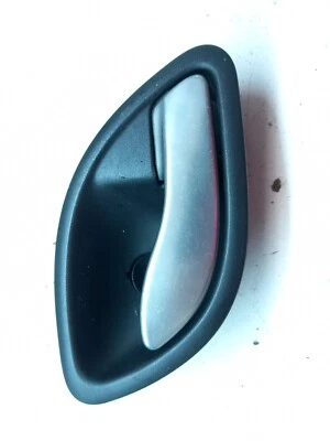 poignée intérieure avant ou arrière droite renault laguna 2 8200000724 - Photo 1/2