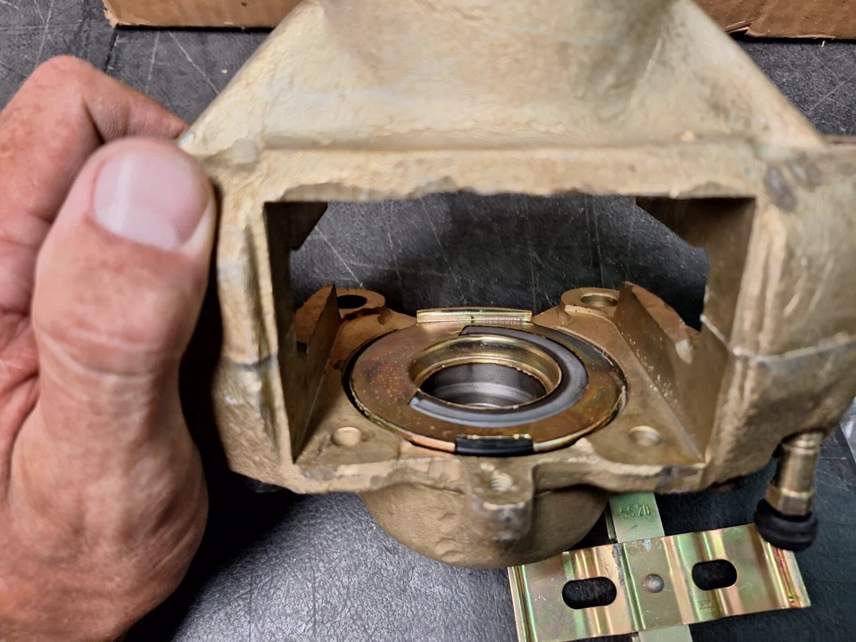 Mercedes Benz Brake Caliper  280SE 300SD 380SE 450/450SEL 1973-1985 0034211198 - Image 4 of 4