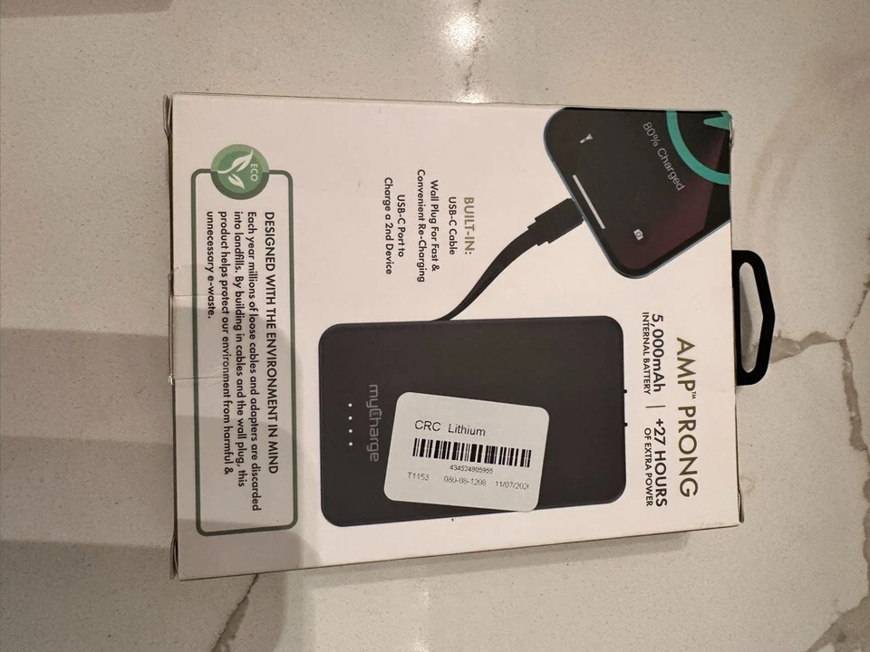 Banco de alimentación de salida myCharge Amp Prong 5000 mAh/12 W con cable de carga integrado Foto 2 de 2