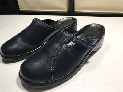 clarks navy blue clogs