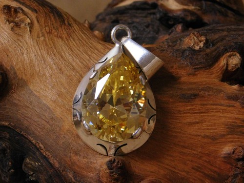 Mexican Sterling Silver Synthetic Yellow Faceted Stone Pendant - Afbeelding 3 van 3