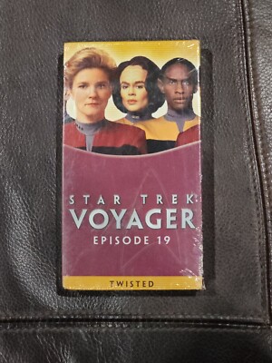 Star Trek: Voyager: Twisted (2000, VHS)