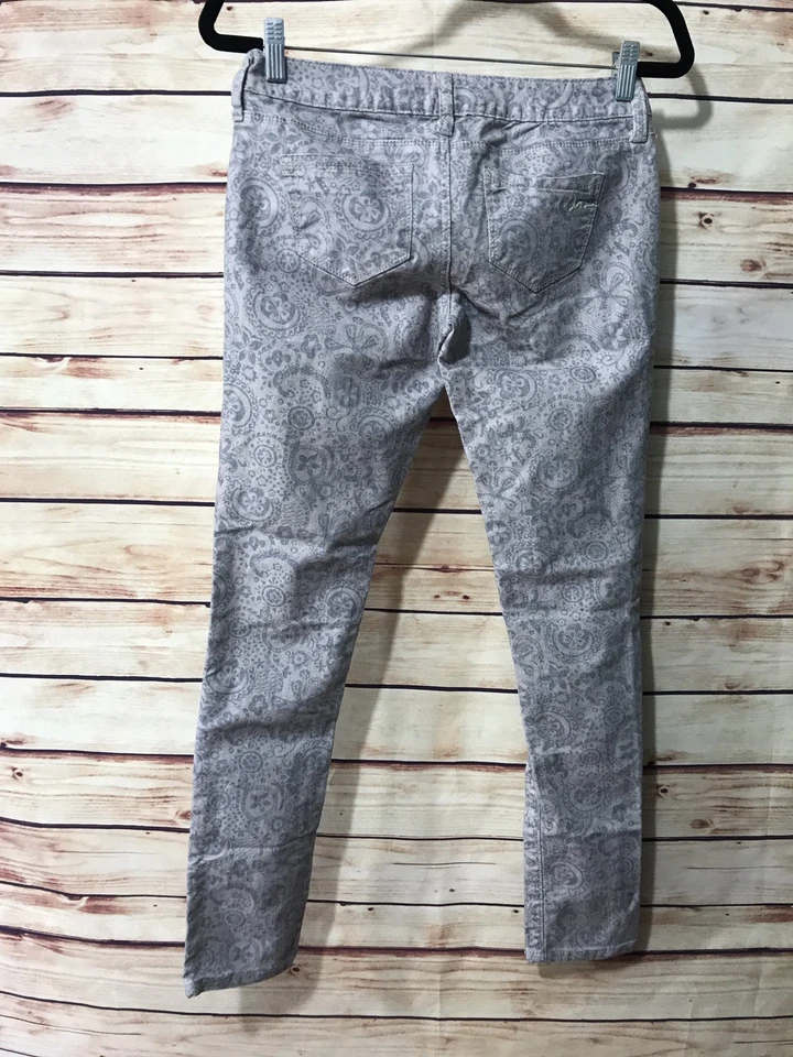 Legging American Rag Cie Talla 3R Gris Caqui Estampado Floral Ajustado Elastizado Informal Foto 3 de 4