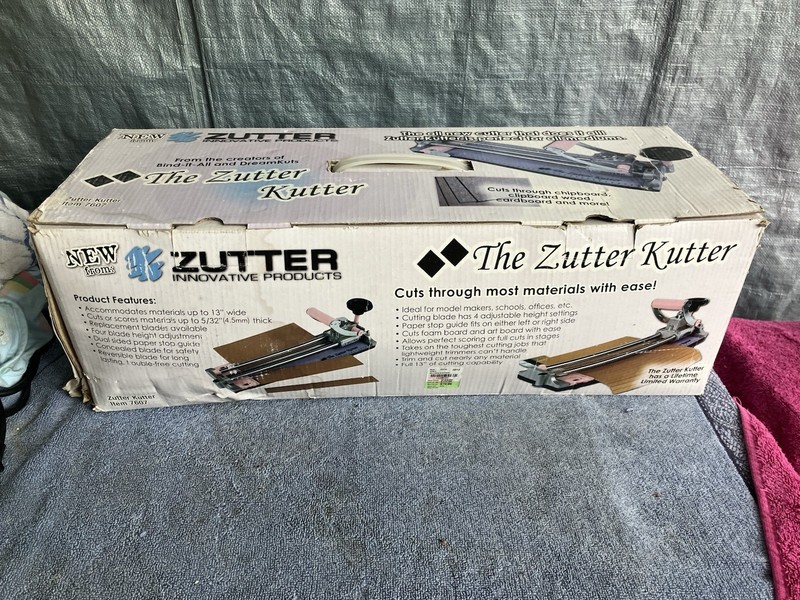 The Zutter Kutter Heavy Duty Craft Cutter 7607 Unused
