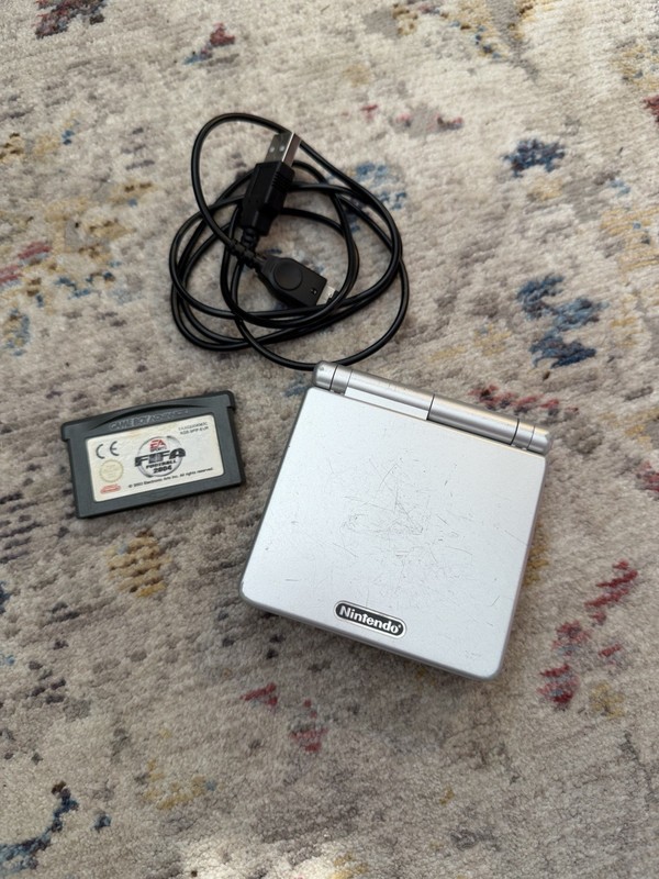 Nintendo Game Boy Advance SP AGS-001 Silver With Charger & Game