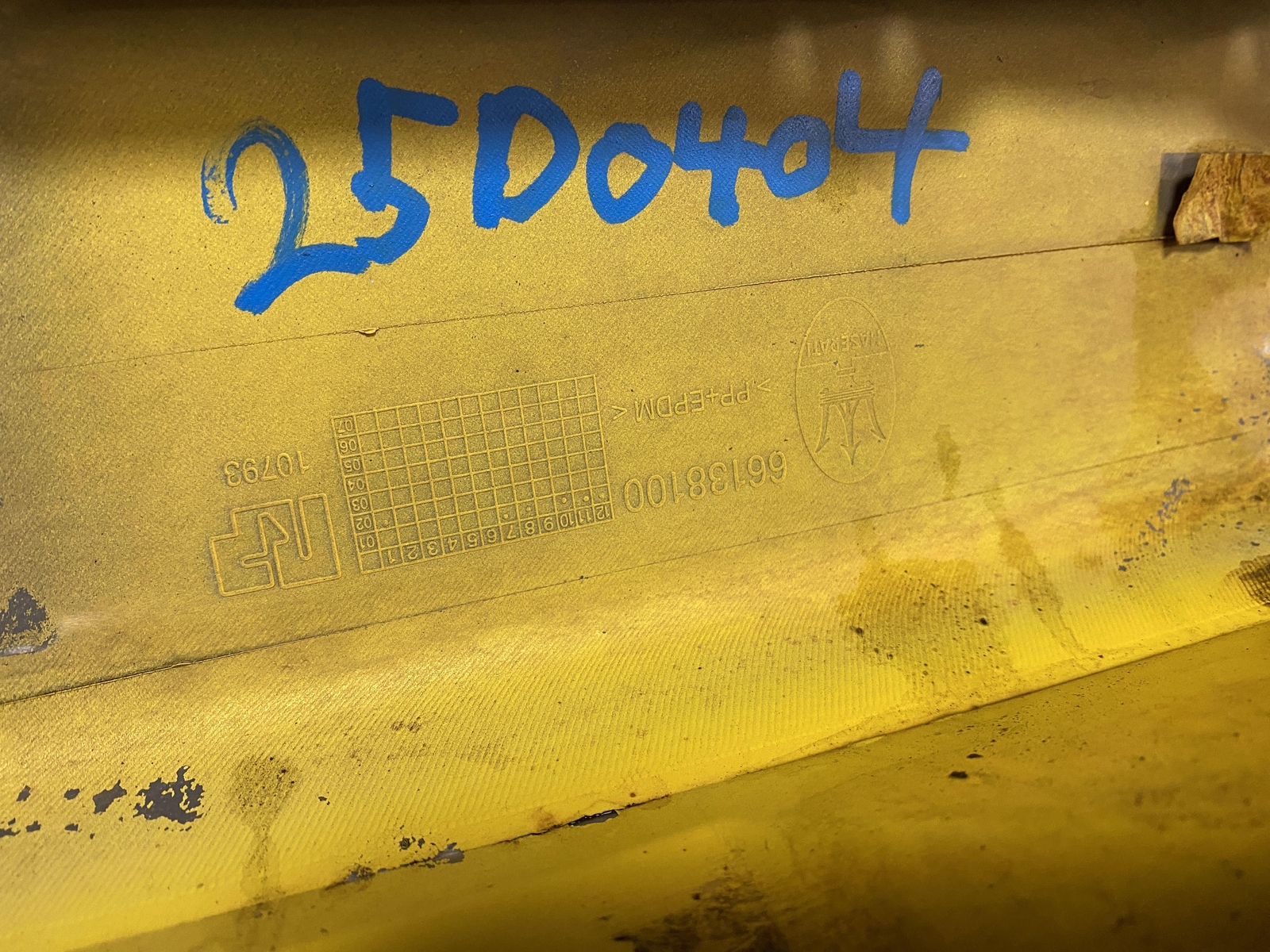 02-06 MASERATI SPYDER DRIVER LEFT ROCKER PANEL TRIM SIDE SKIRT MOULDING YELLOW