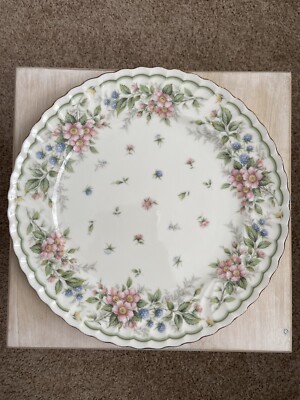 Amiel Exceed Bon By Keito Cake Plate Wild Rose Berries Gold Scalloped