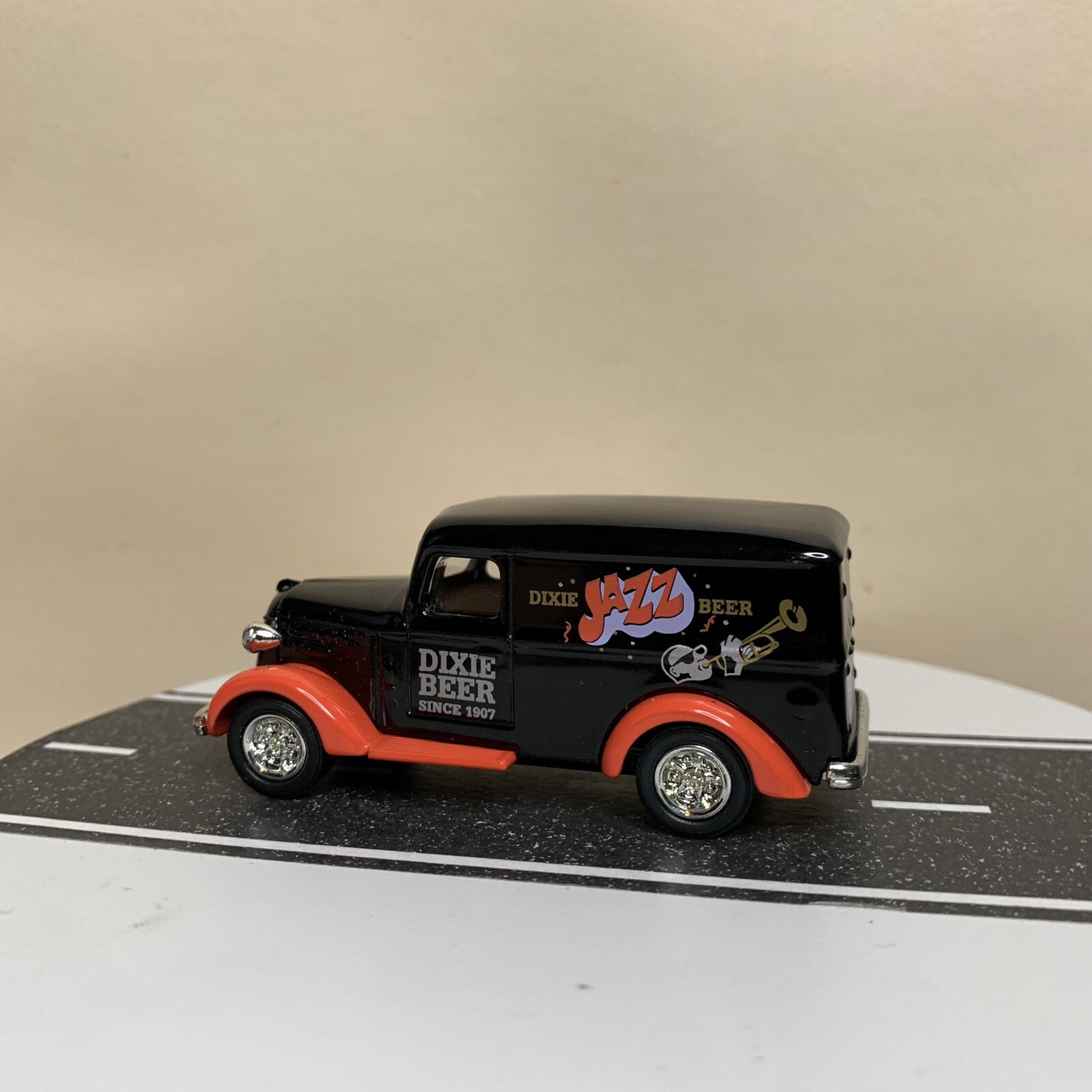 Matchbox Micro Breweries 1937 Mack Junior Truck Dixie Jazz Beer New Orleans NM