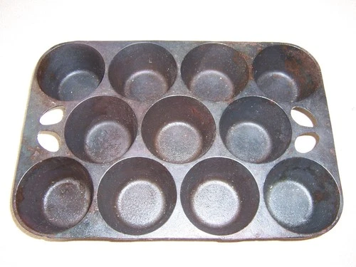 GRISWOLD No.10 Cast Iron 949C Erie PA. Popover Pan Muffin 11 Hole